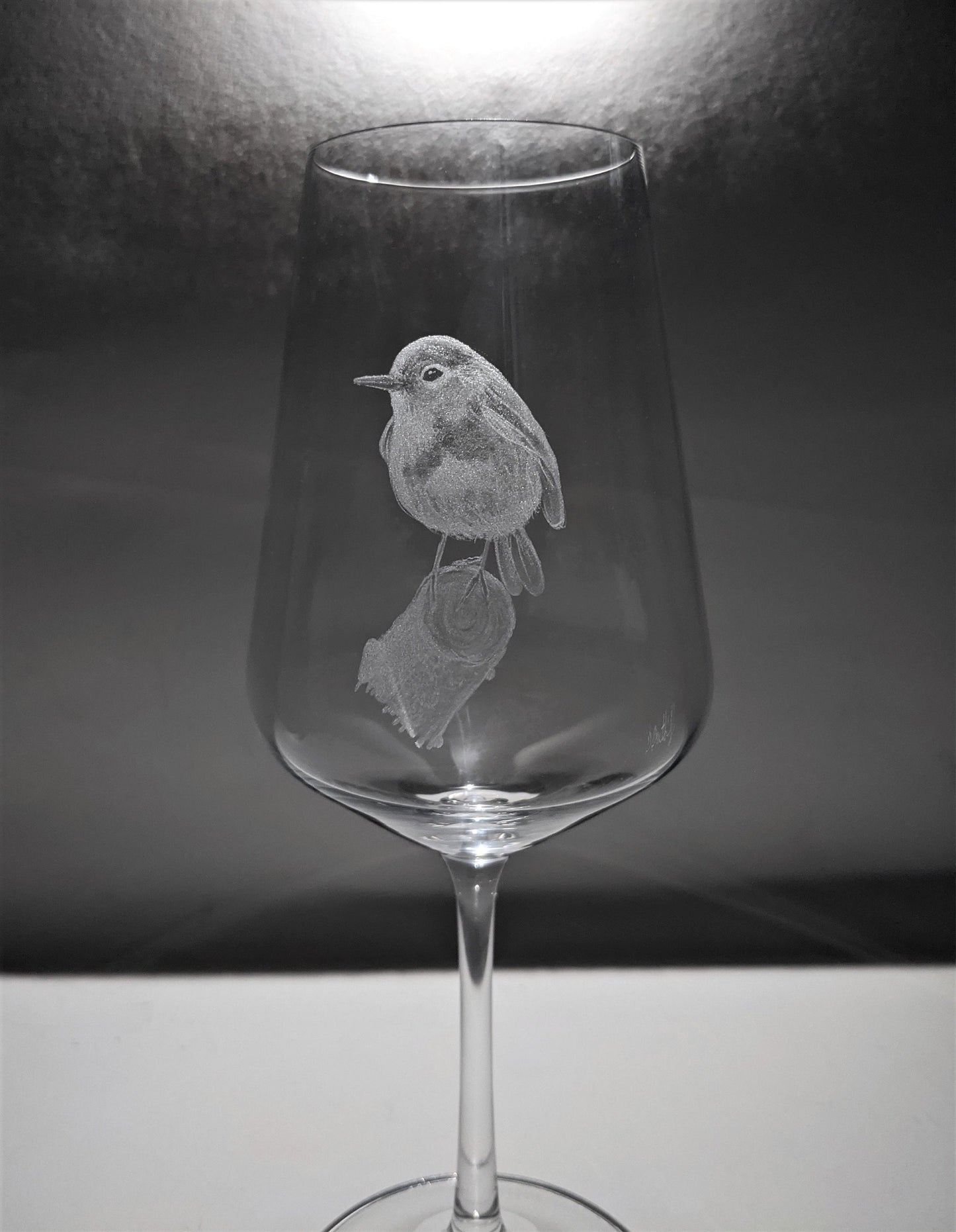 Hand Engraved Robin Wine Glass – Bird Lover Gift