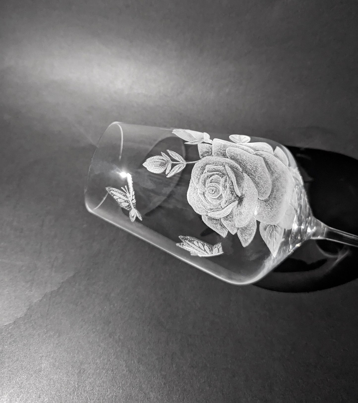 Hand Engraved Rose Wine Glass – Romantic Rose Flower Gift