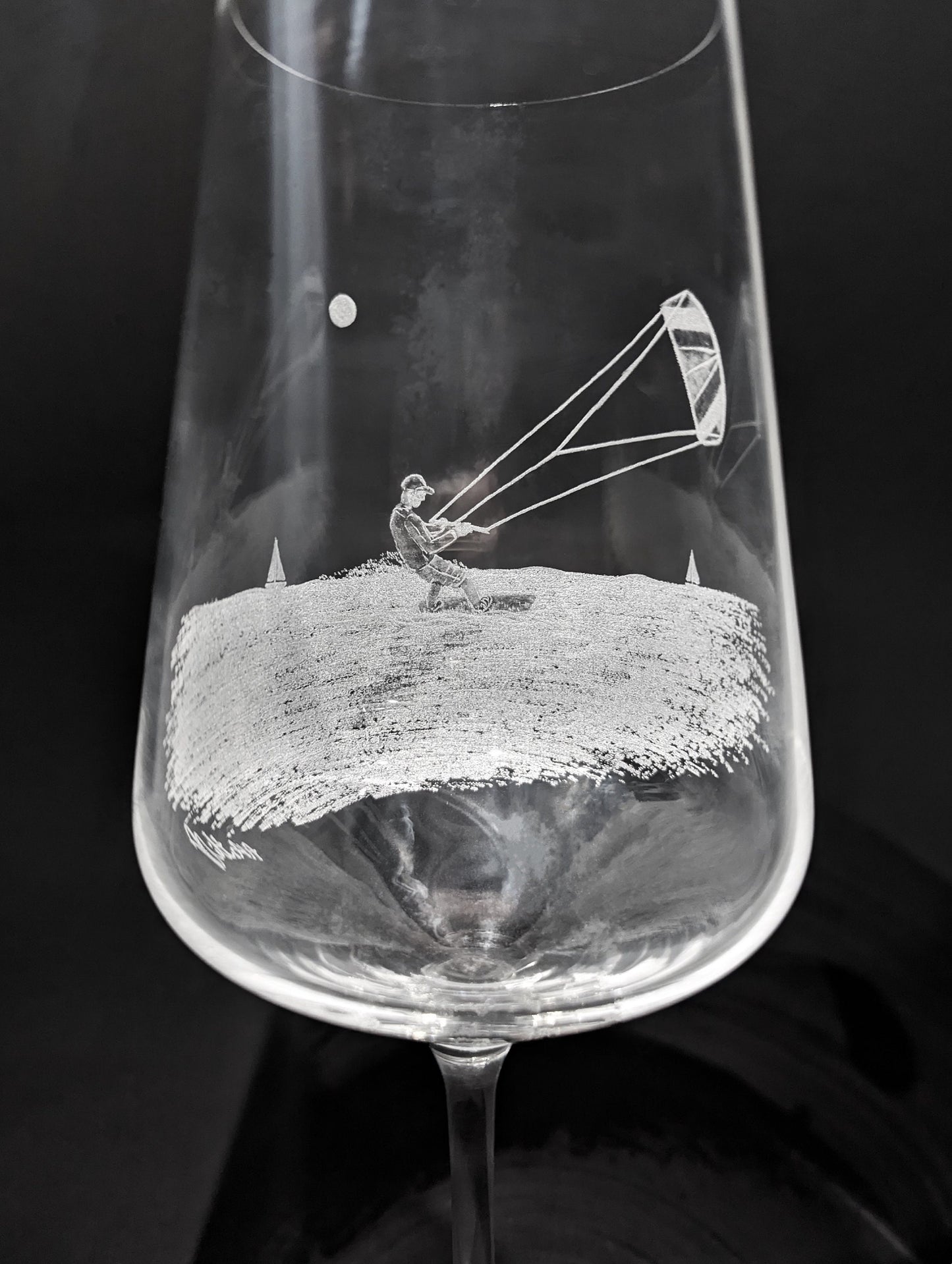 Hand Engraved Kitesurfing Wine Glass – Kite surfer Gift