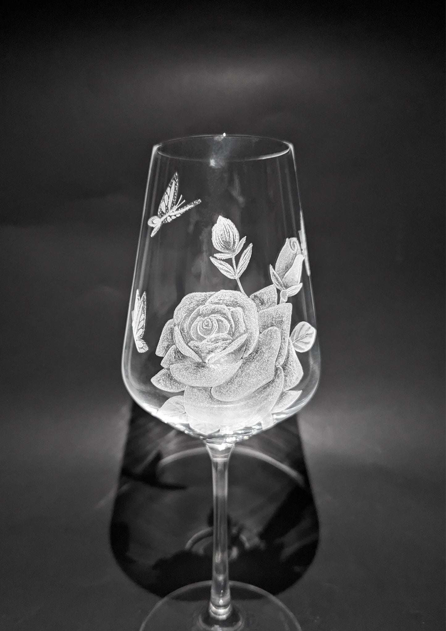Hand Engraved Rose Wine Glass – Romantic Rose Flower Gift