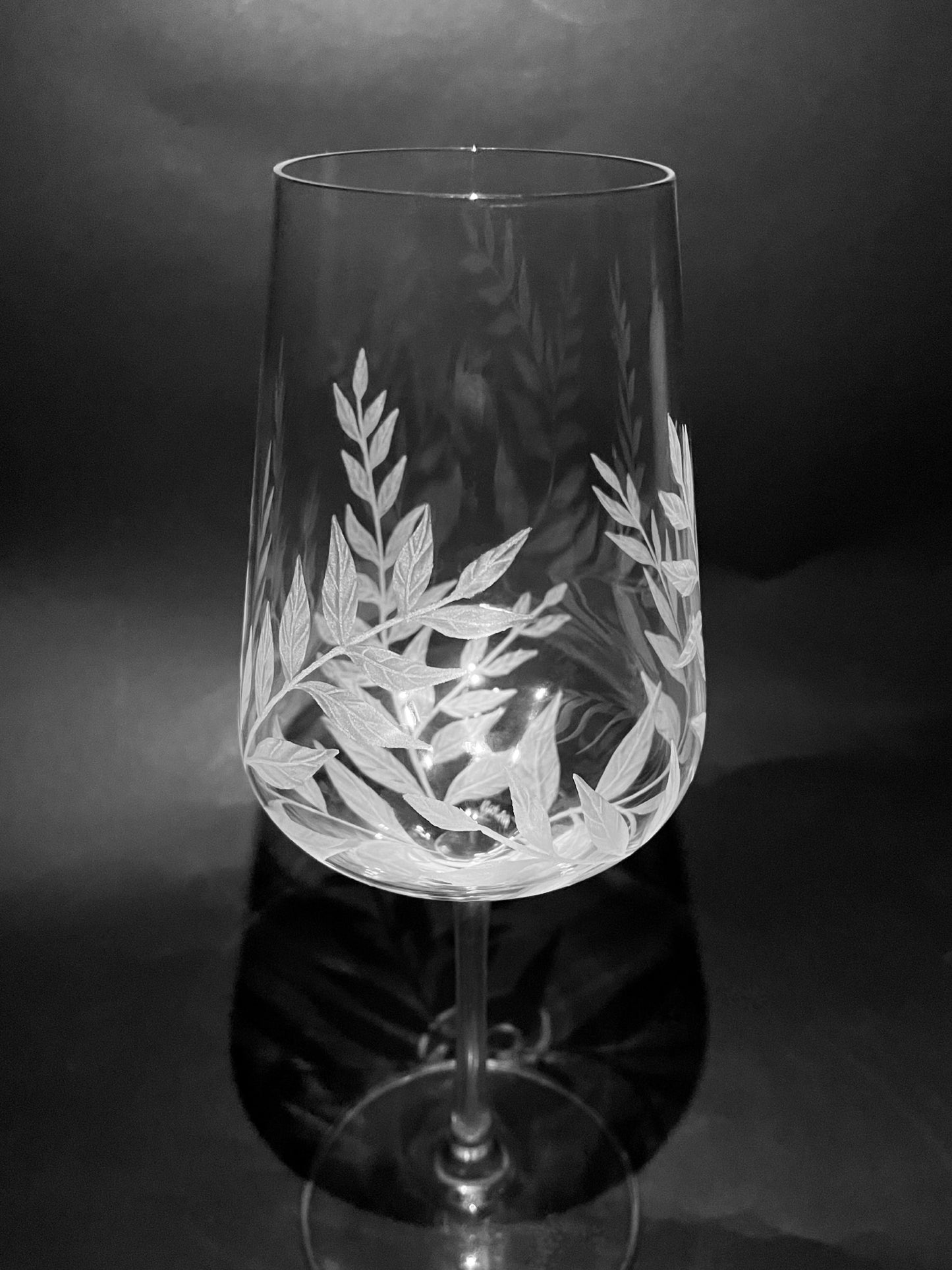 Personalisable Leaf Wine Glass - Hand Engraved Leaves