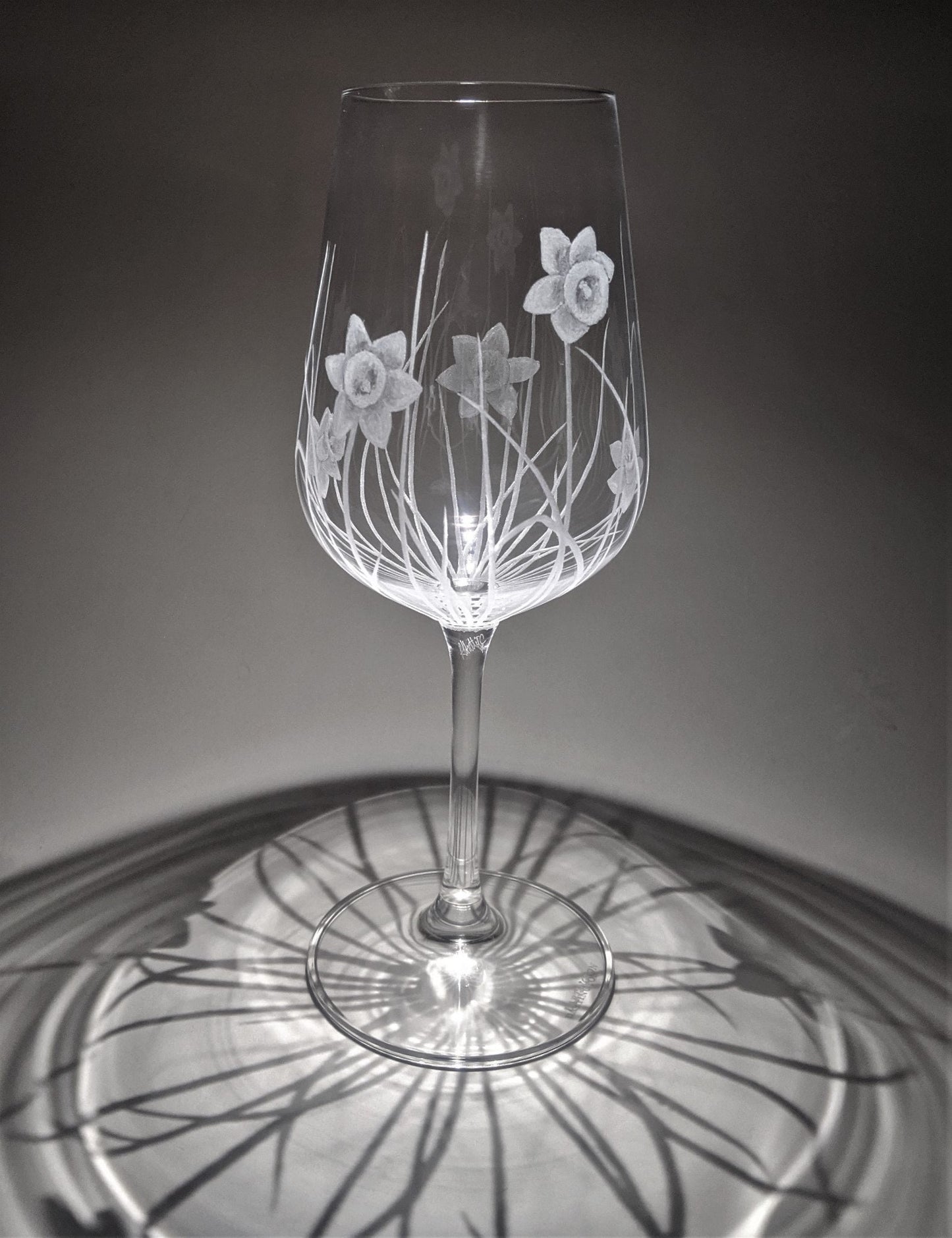 Hand Engraved Daffodil Wine Glass - Daffodil Glass Art
