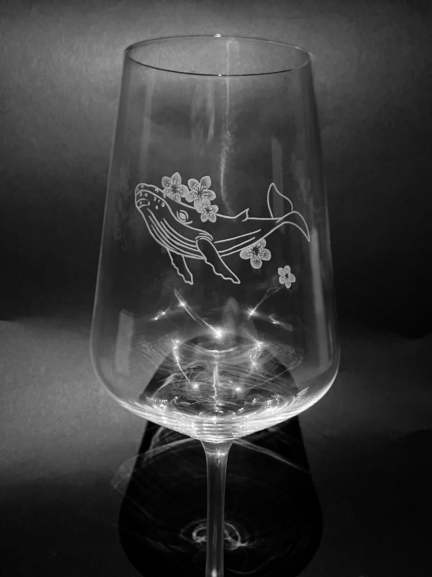 Hand Engraved Whale & Flowers Wine Glass – Humpback Whale Gift