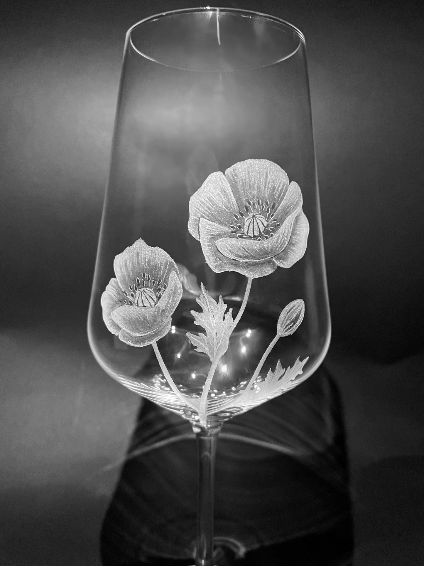 Hand Engraved Poppy Wine Glass – Remembrance & Floral Gift