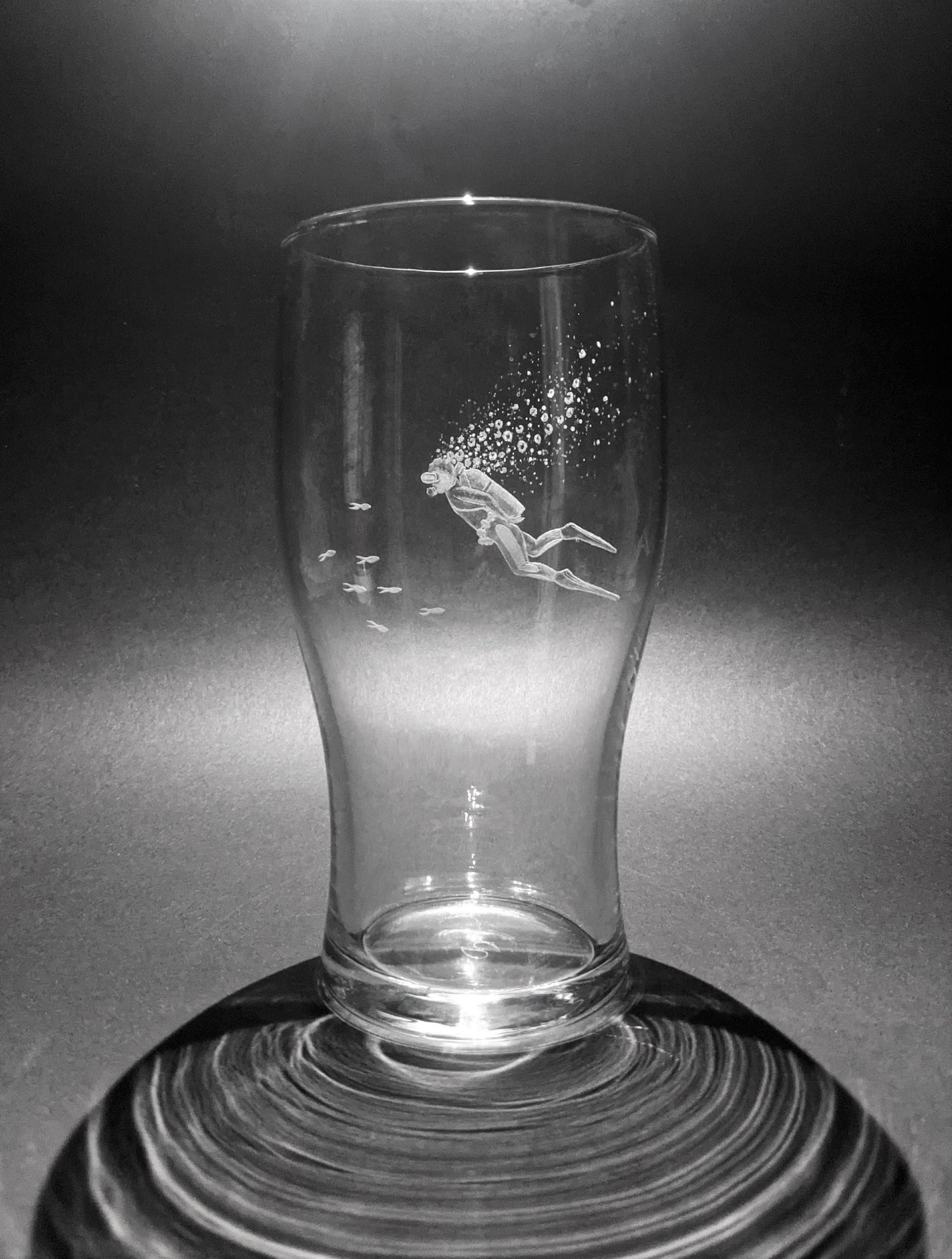 Hand Engraved Scuba Diver Pint Glass – Personalised Diving Gift