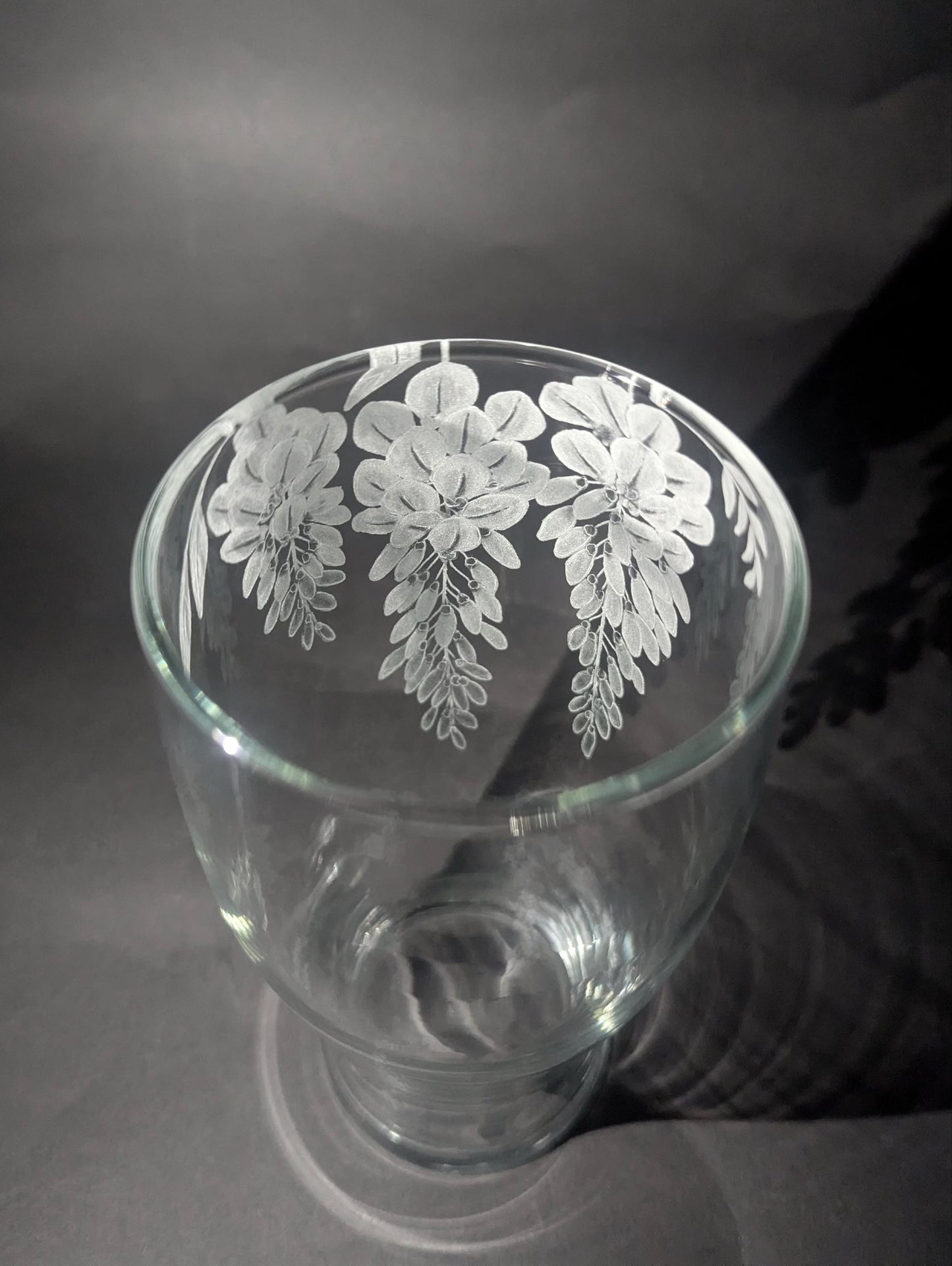 Hand Engraved Wisteria Flowers Pint Glass - Wisteria Gifts