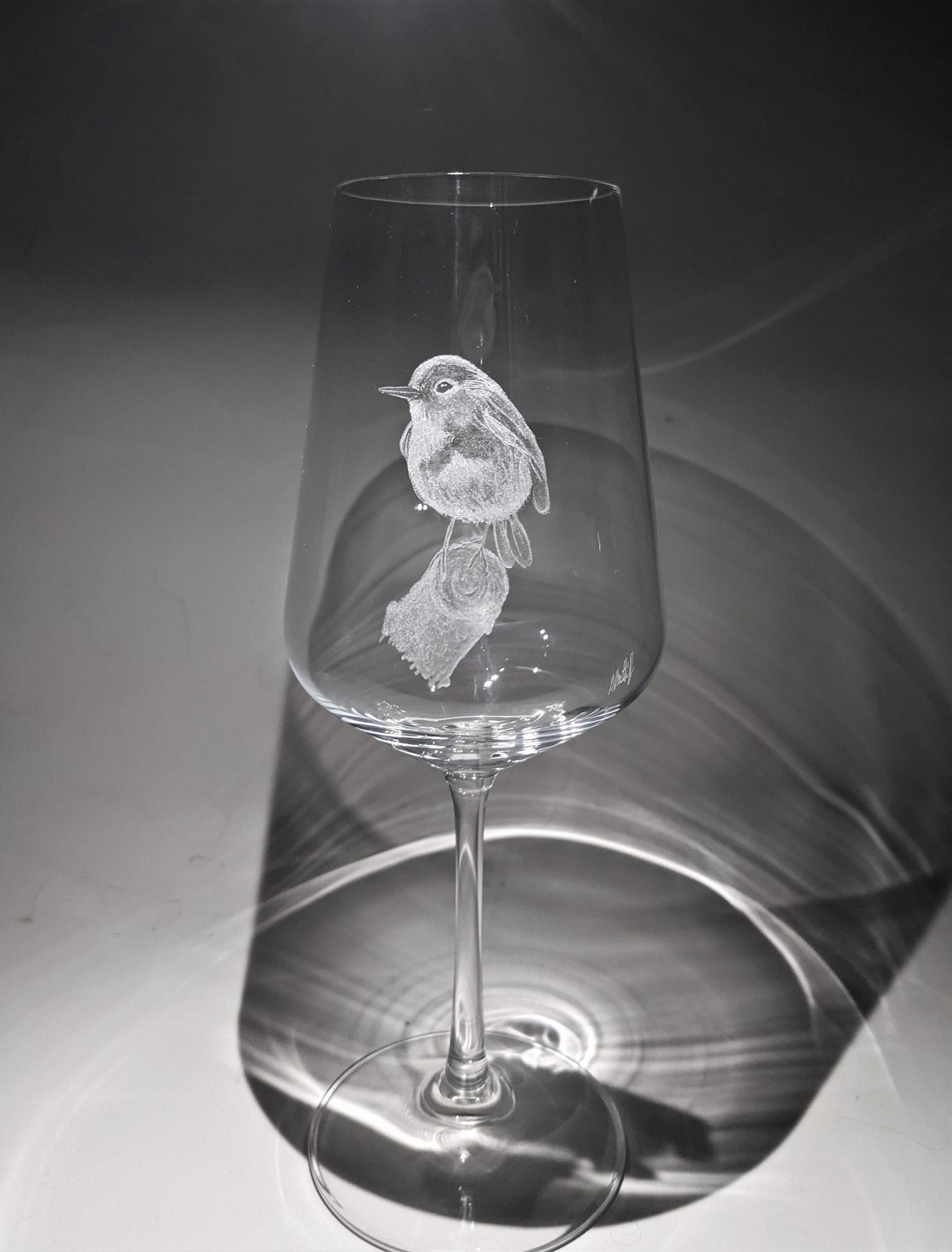 Hand Engraved Robin Wine Glass – Bird Lover Gift