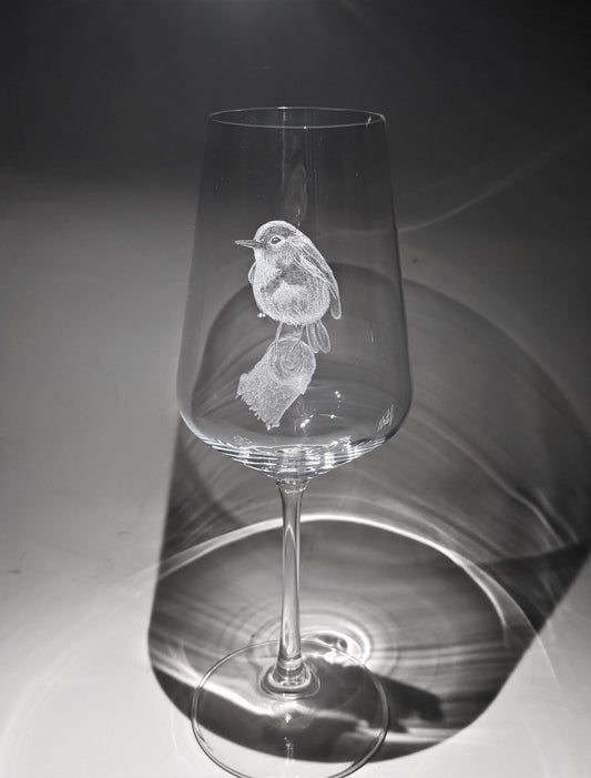 Hand Engraved Robin Wine Glass – Bird Lover Gift