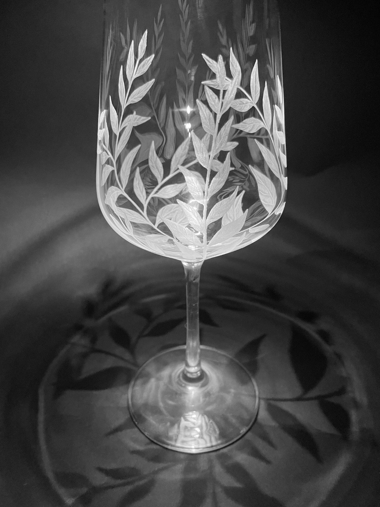 Personalisable Leaf Wine Glass - Hand Engraved Leaves