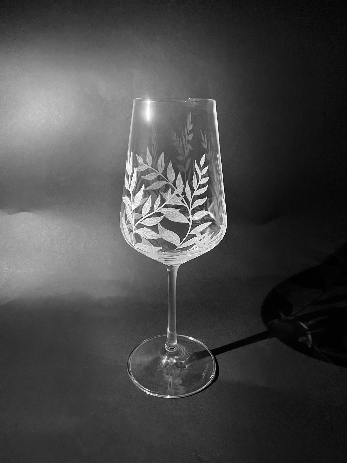 Personalisable Leaf Wine Glass - Hand Engraved Leaves