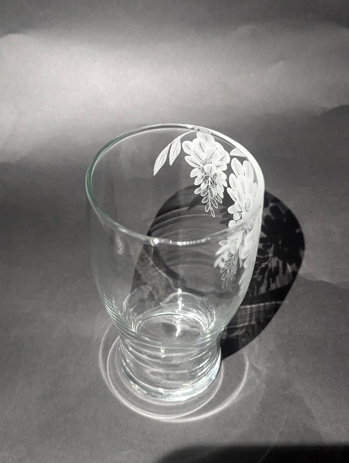 Hand Engraved Wisteria Flowers Pint Glass - Wisteria Gifts