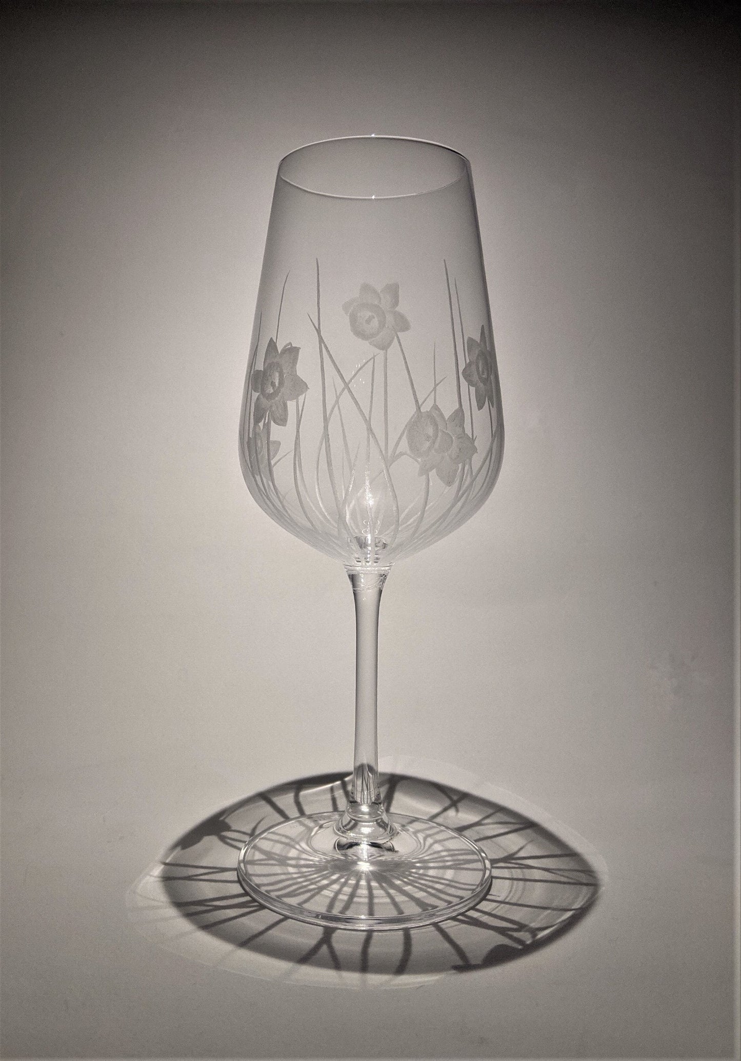 Hand Engraved Daffodil Wine Glass - Daffodil Glass Art