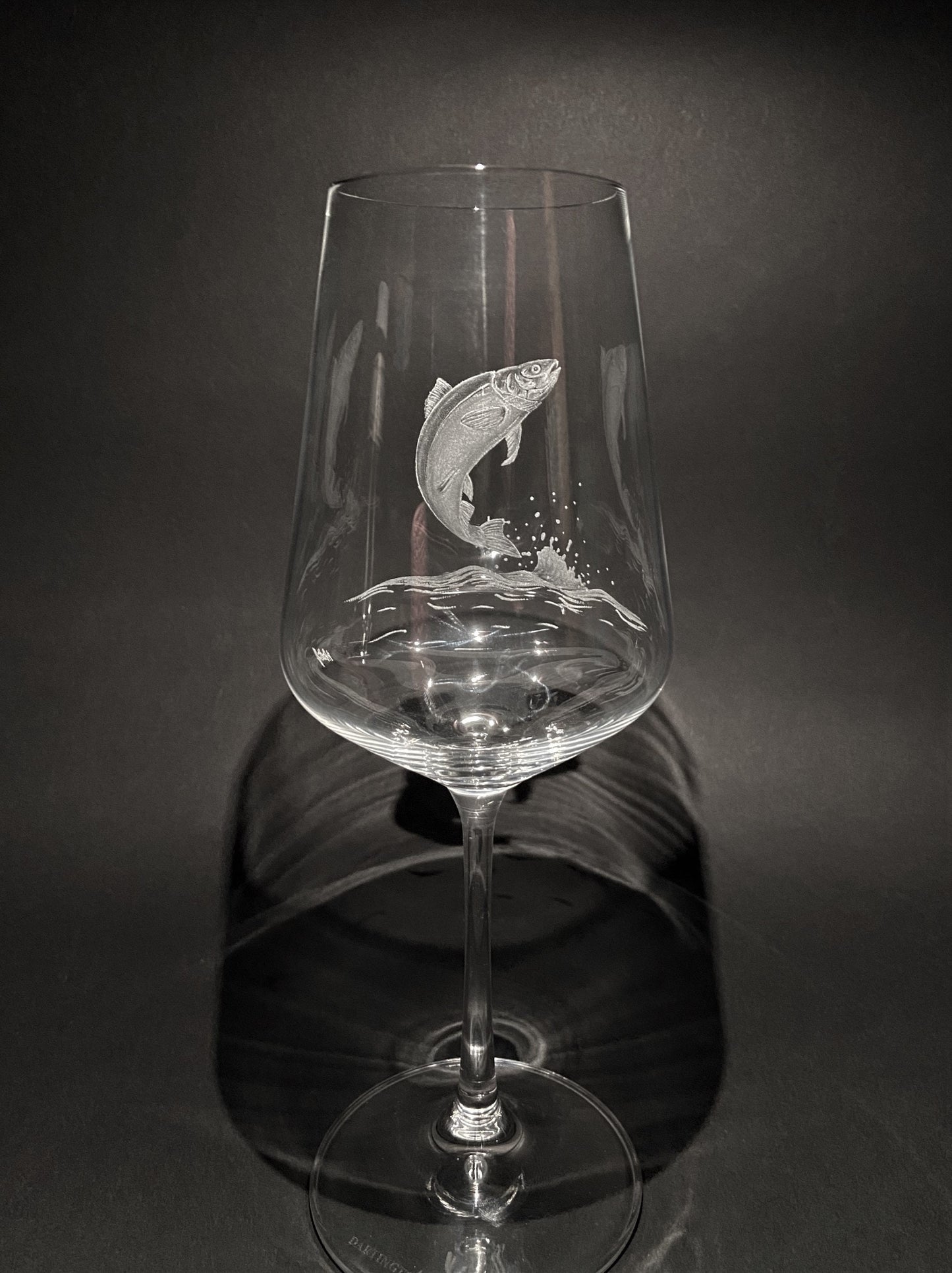 Hand Engraved Salmon Wine Glass – Fishing Gift