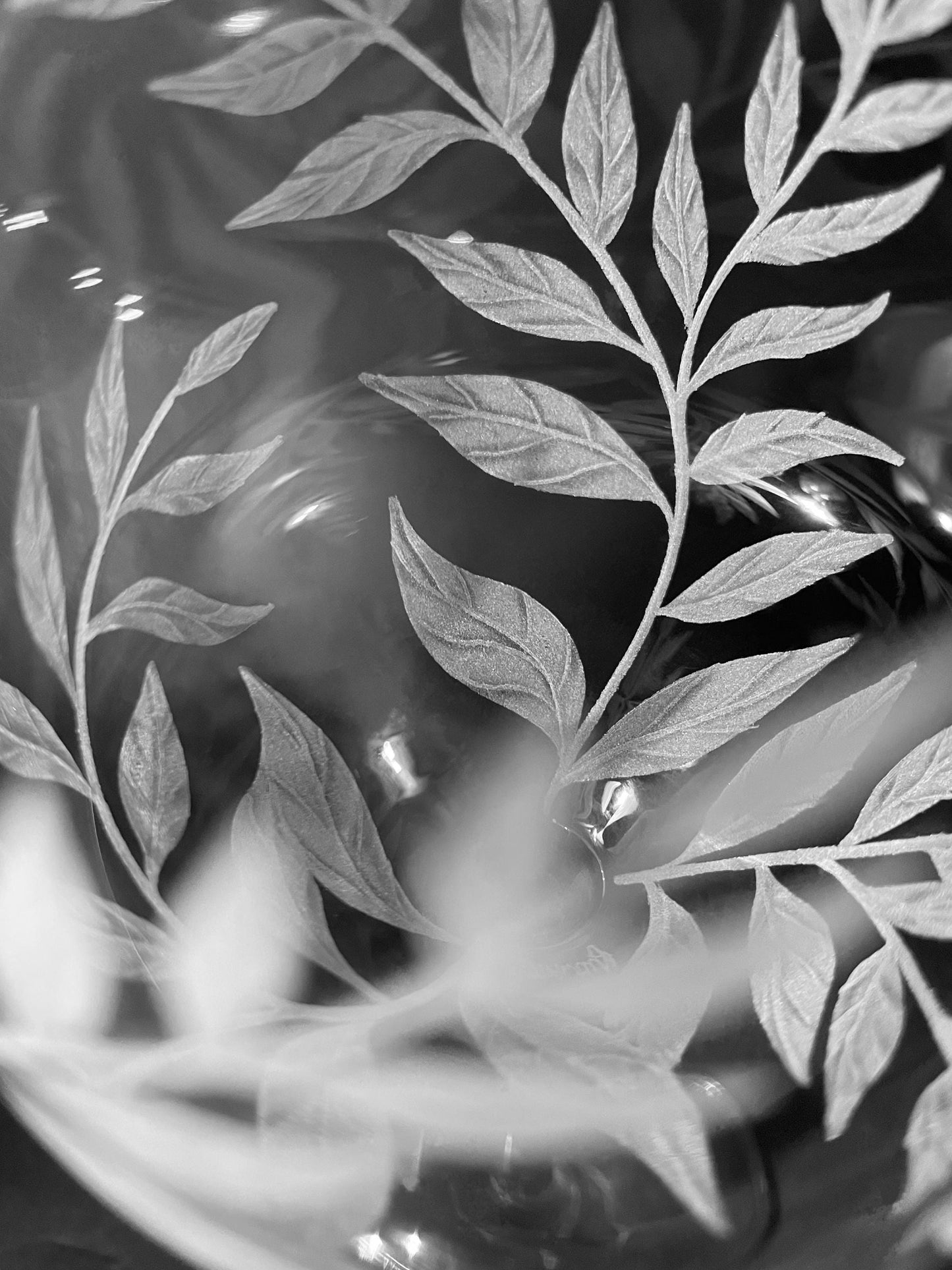 Personalisable Leaf Wine Glass - Hand Engraved Leaves