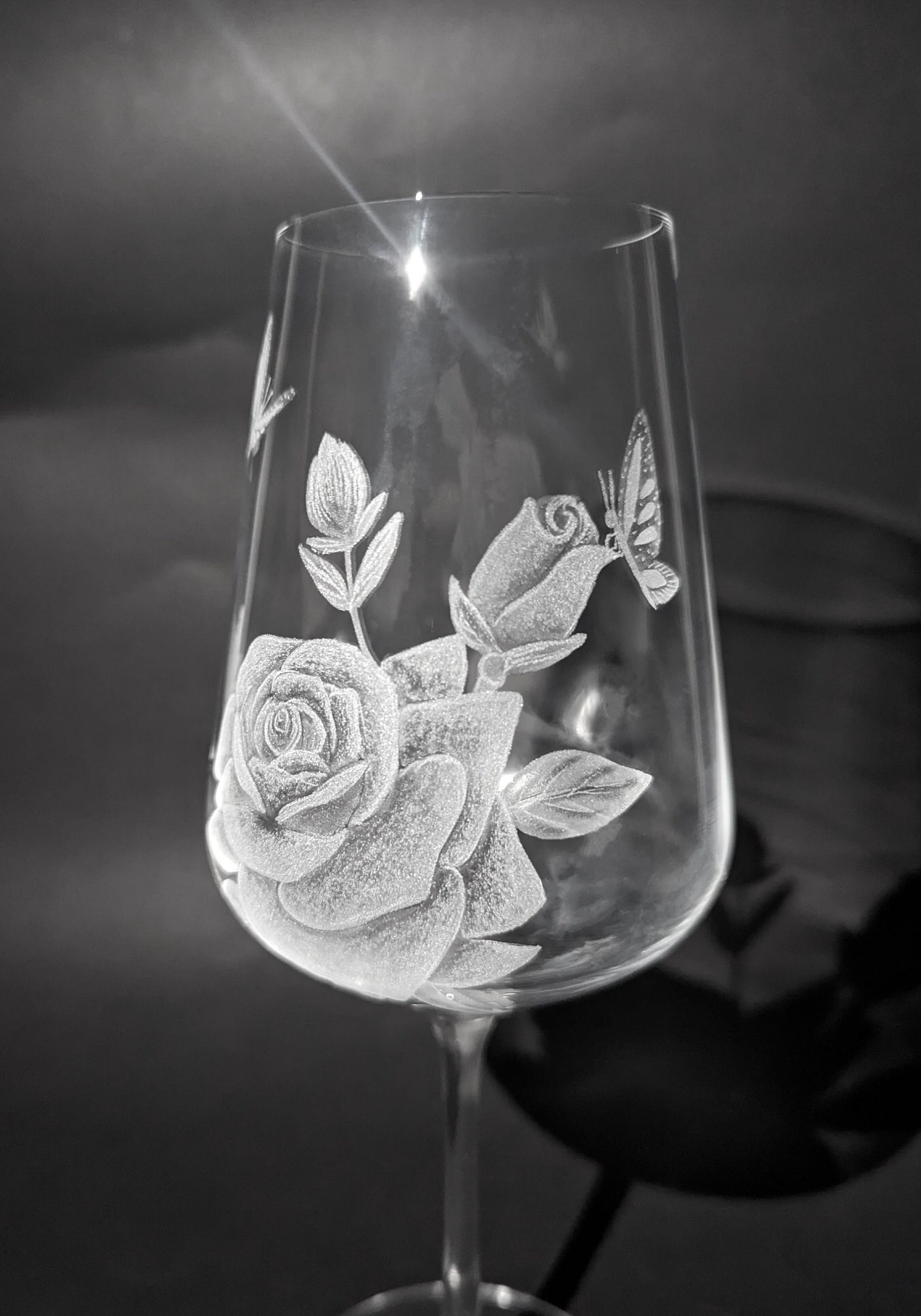 Hand Engraved Rose Wine Glass – Romantic Rose Flower Gift