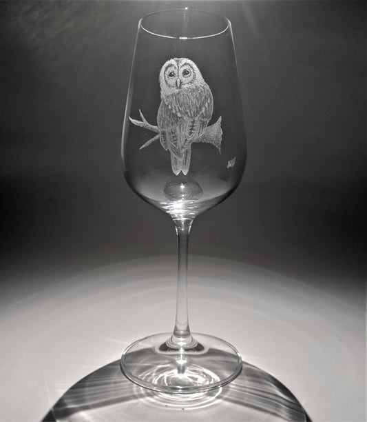 Hand Engraved Owl Wine Glass - Personalized Animal Lover Gift