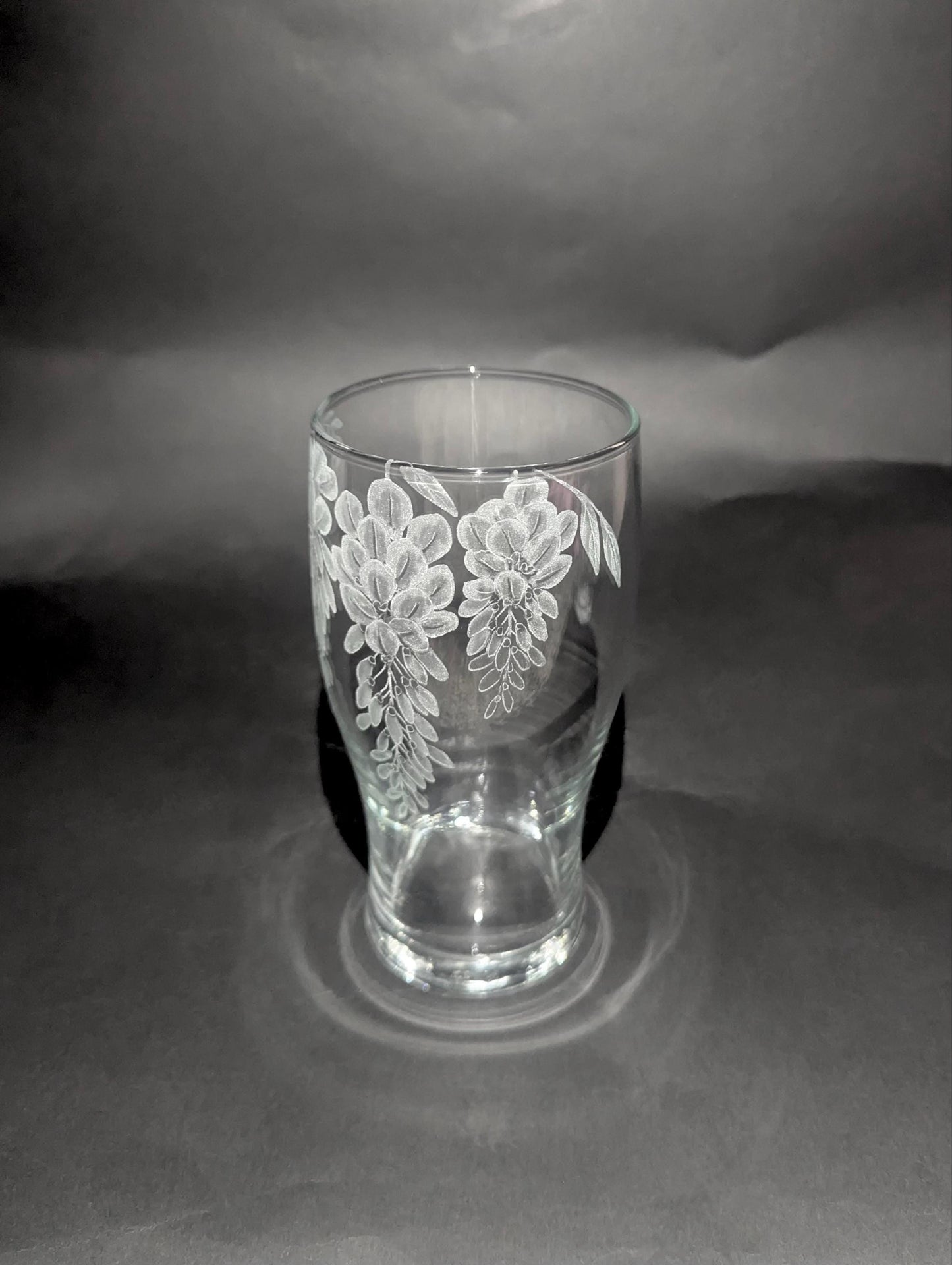 Hand Engraved Wisteria Flowers Pint Glass - Wisteria Gifts