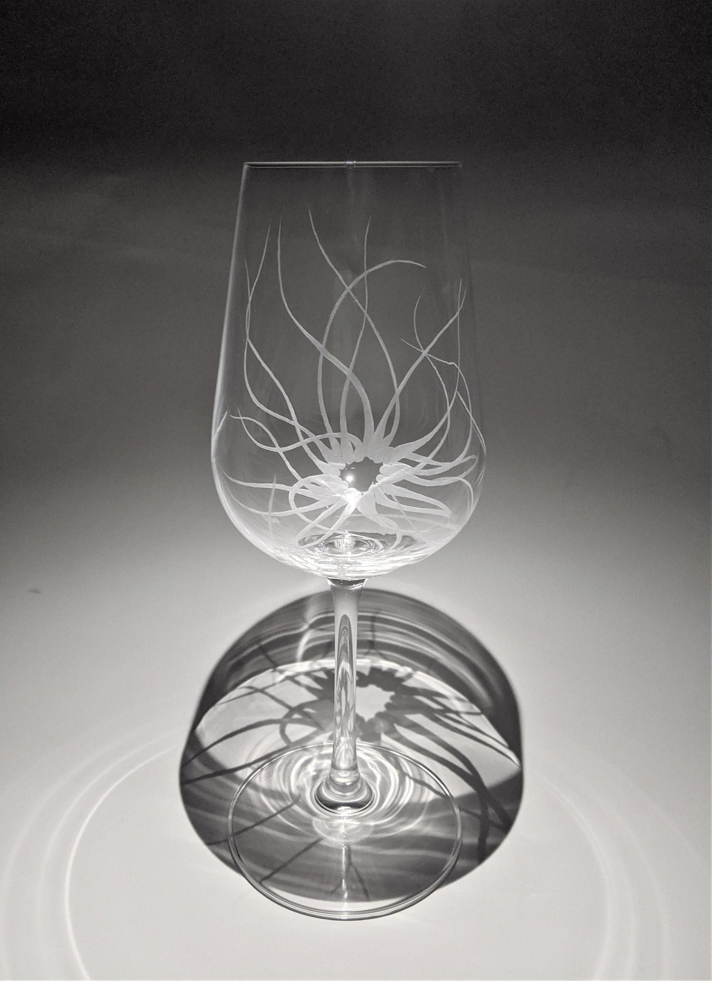 Hand Engraved Sea Anemone Wine Glass – Marine Life Ocean Gift