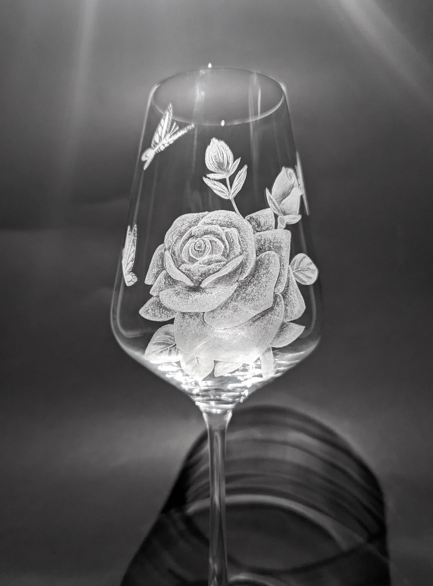 Hand Engraved Rose Wine Glass – Romantic Rose Flower Gift