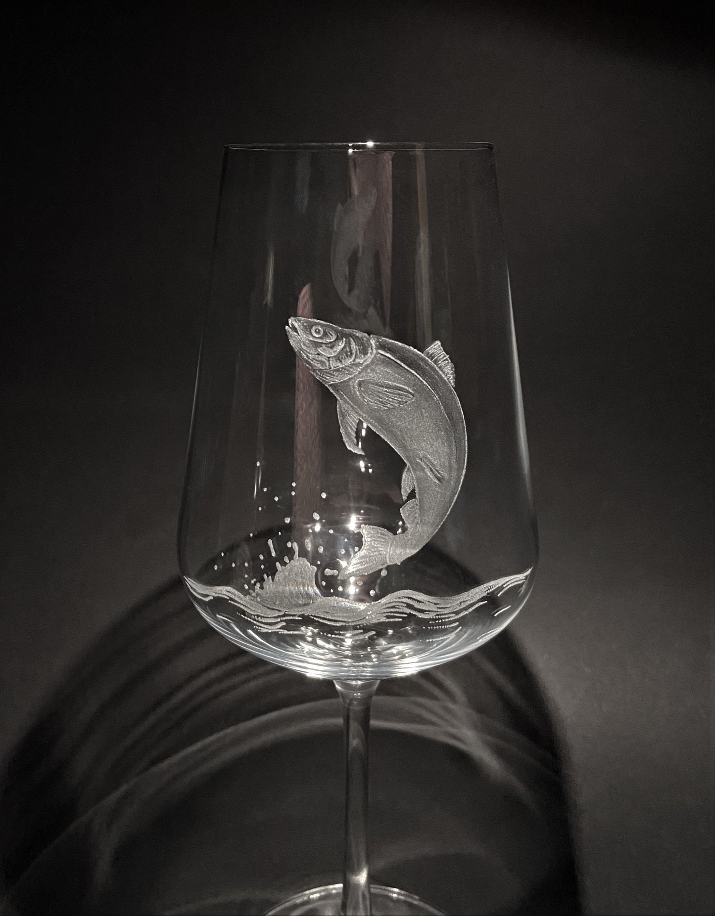 Hand Engraved Salmon Wine Glass – Fishing Gift