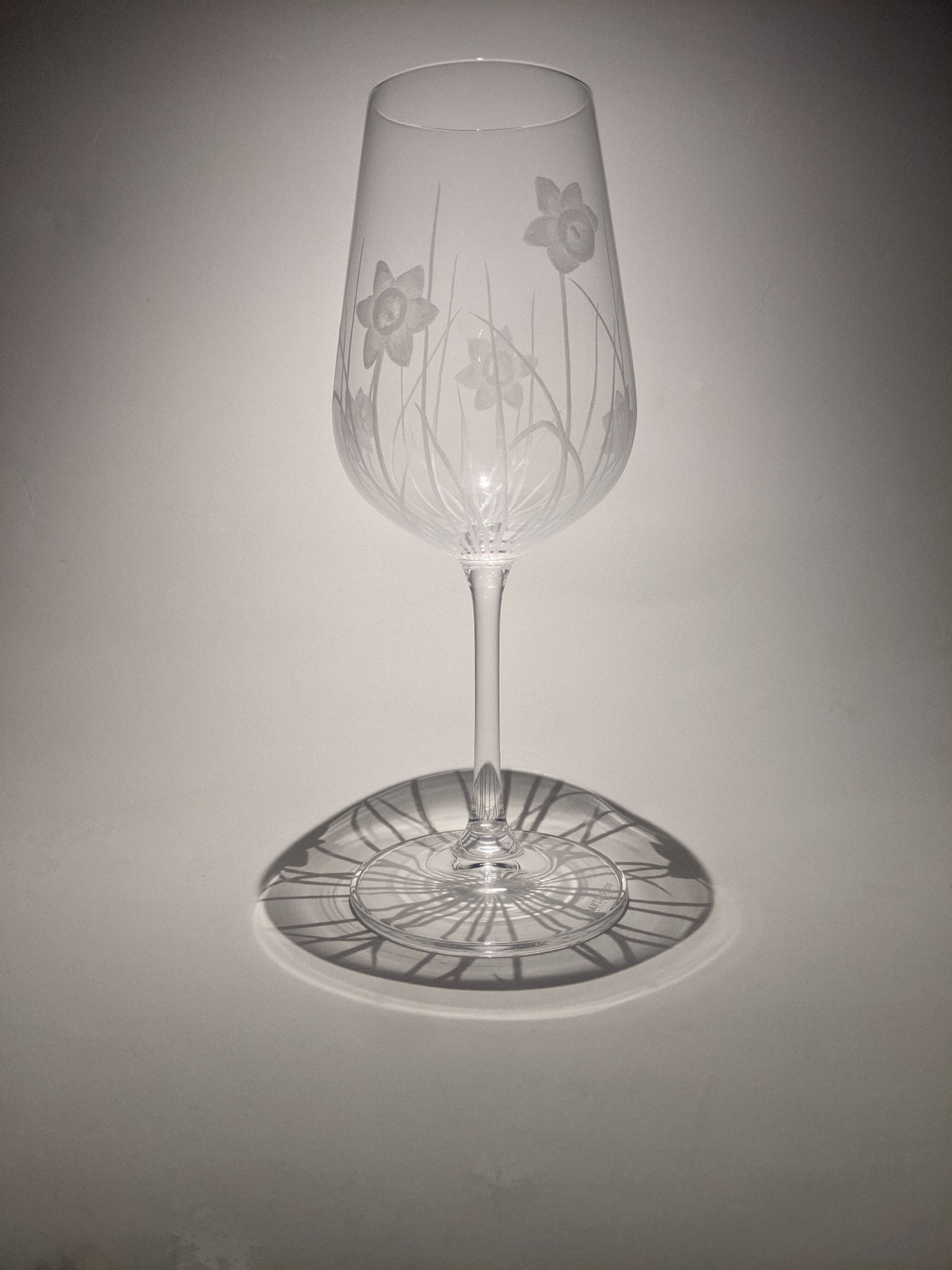 Hand Engraved Daffodil Wine Glass - Daffodil Glass Art