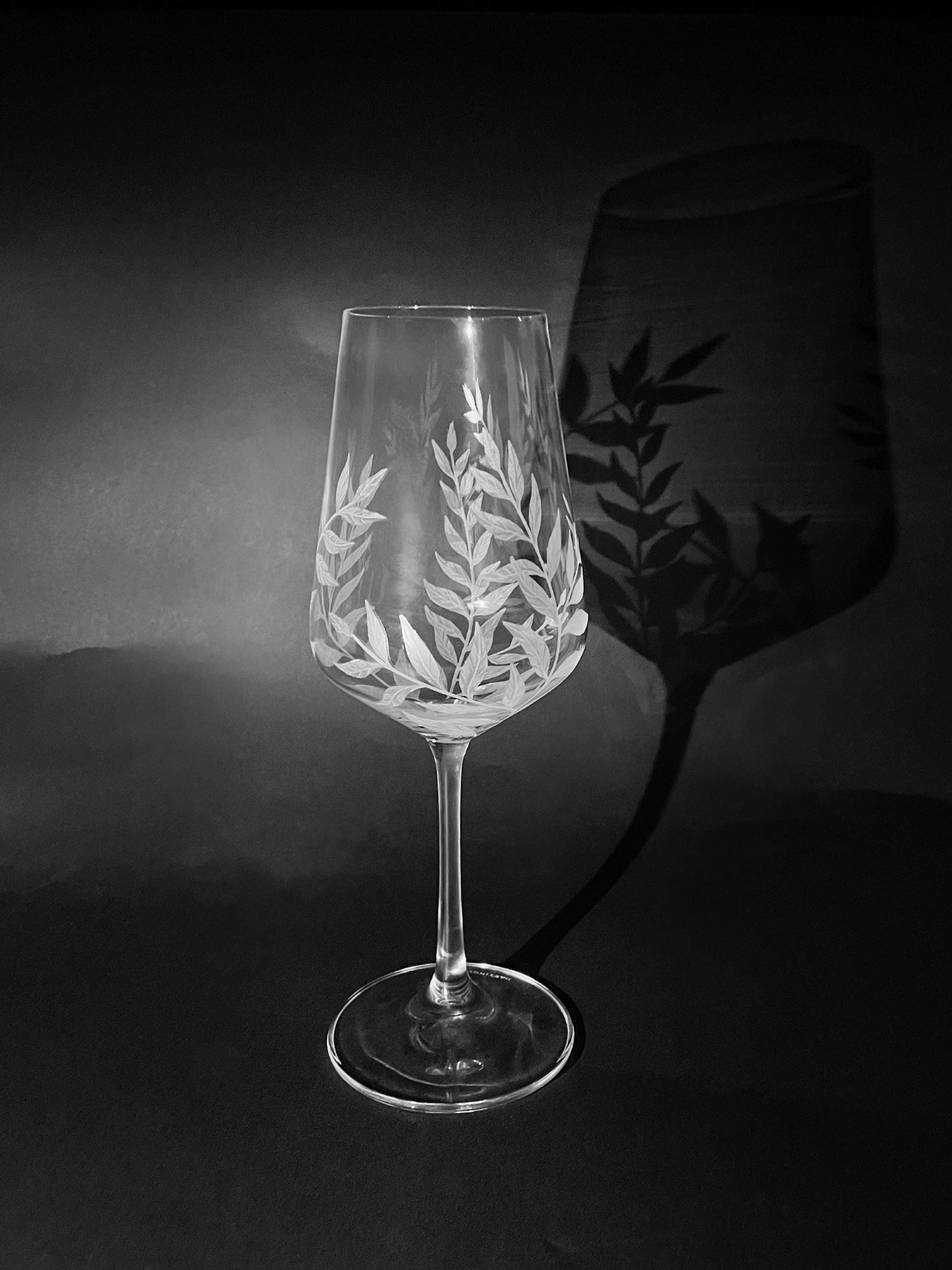 Personalisable Leaf Wine Glass - Hand Engraved Leaves