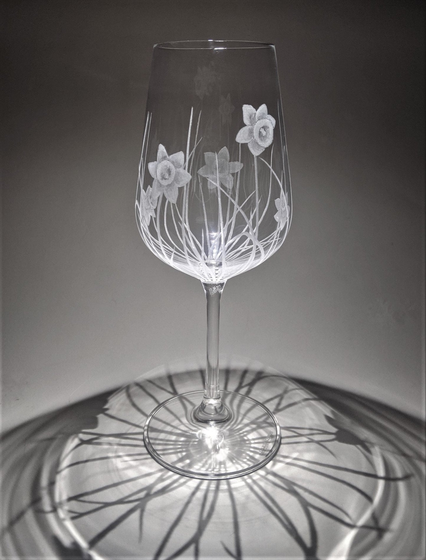 Hand Engraved Daffodil Wine Glass - Daffodil Glass Art