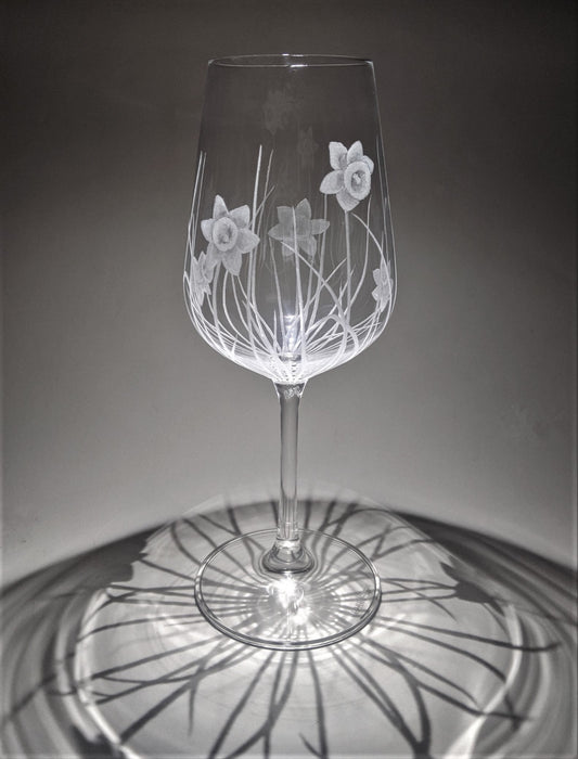 Hand Engraved Daffodil Wine Glass - Daffodil Glass Art