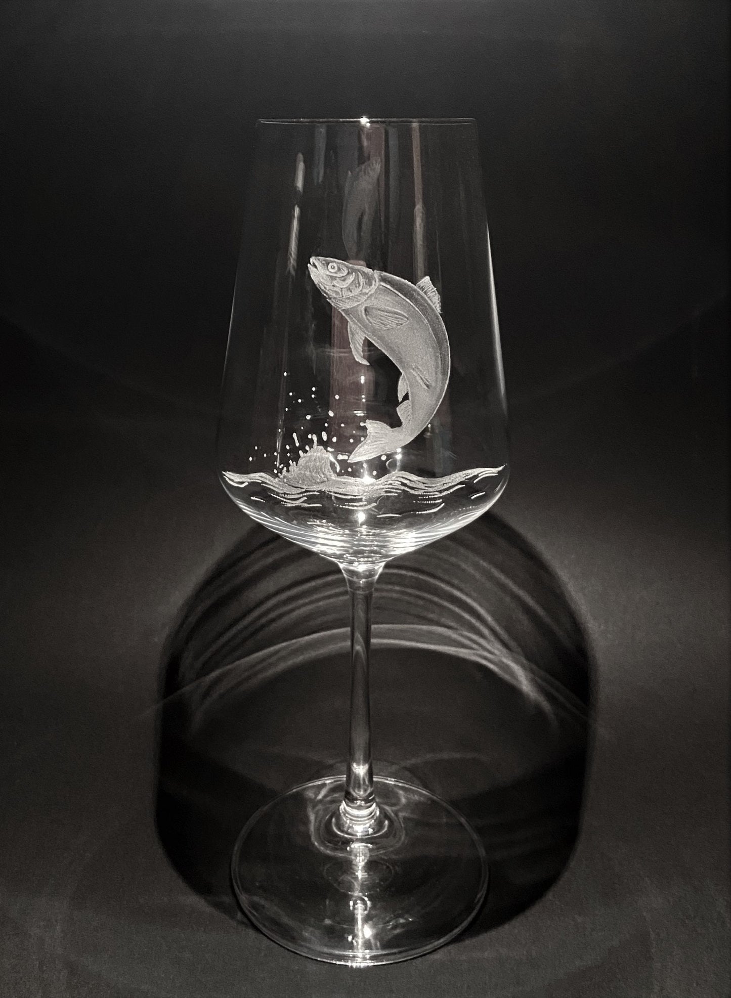 Hand Engraved Salmon Wine Glass – Fishing Gift