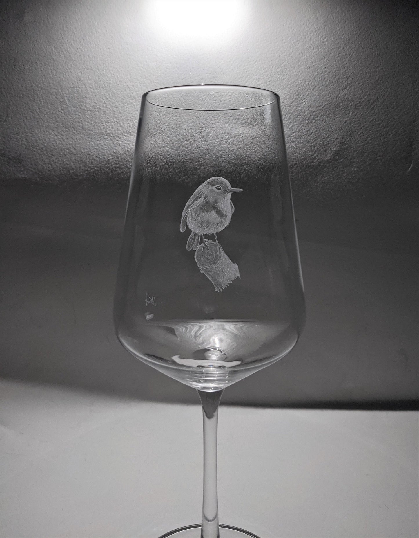 Hand Engraved Robin Wine Glass – Bird Lover Gift