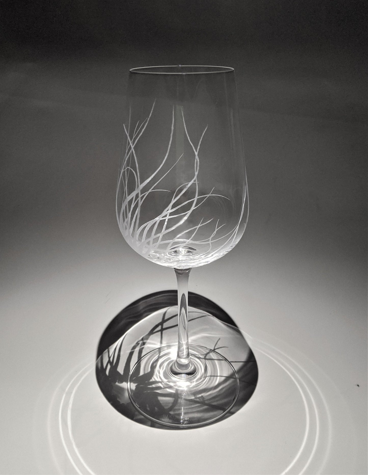 Hand Engraved Sea Anemone Wine Glass – Marine Life Ocean Gift