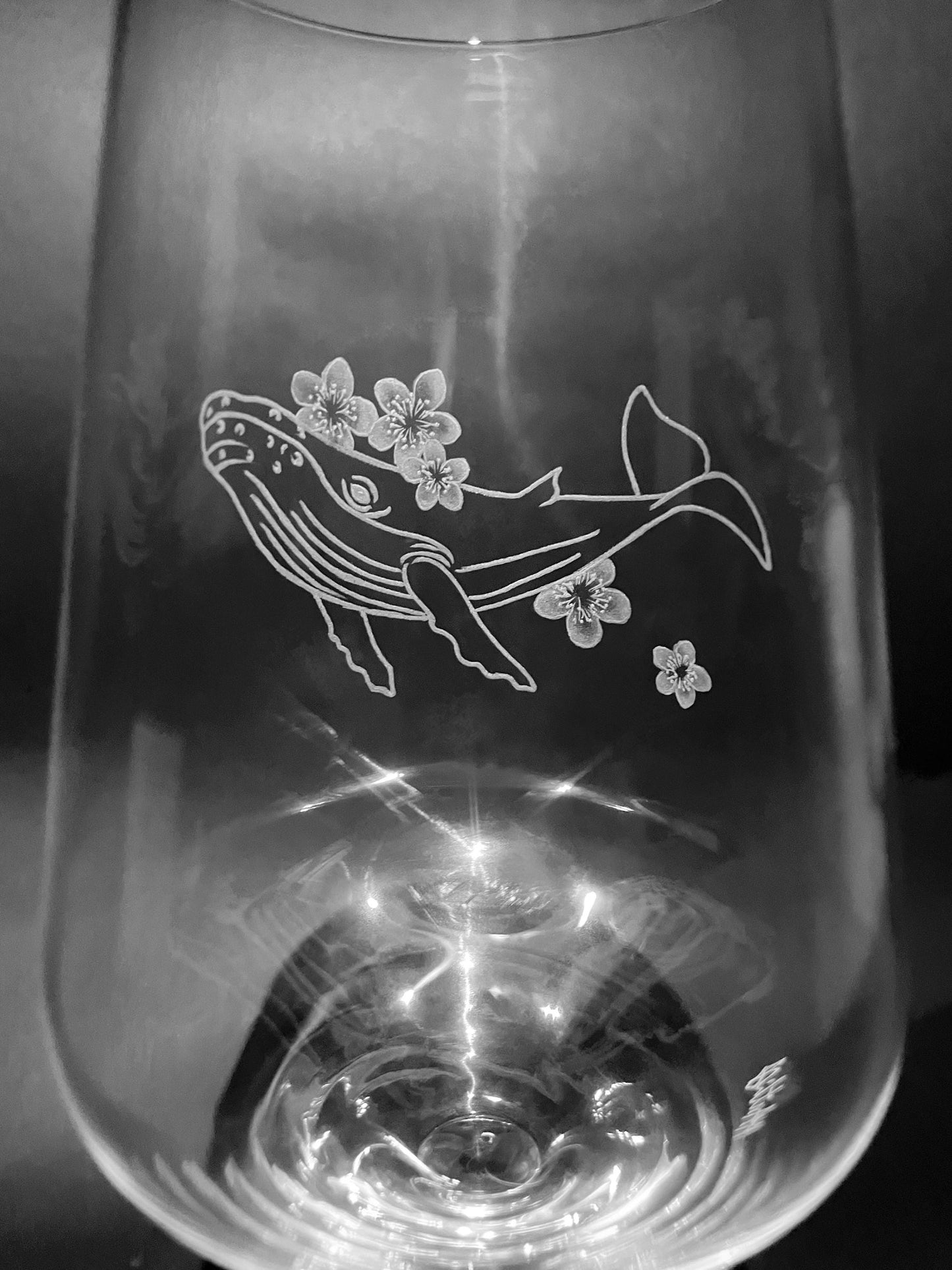 Hand Engraved Whale & Flowers Wine Glass – Humpback Whale Gift