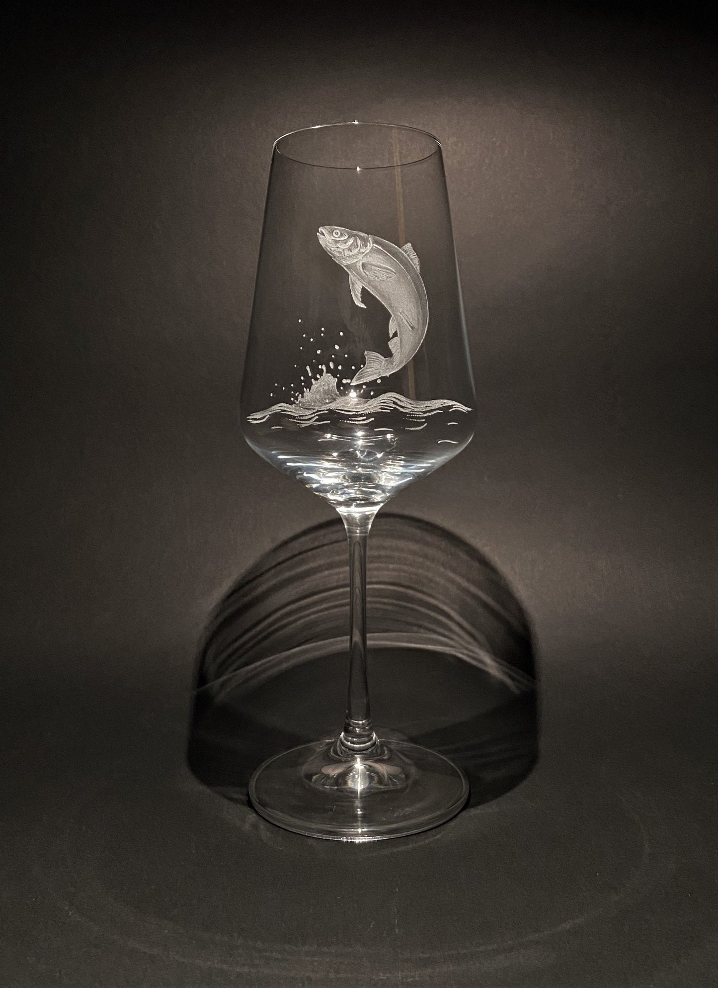Hand Engraved Salmon Wine Glass – Fishing Gift