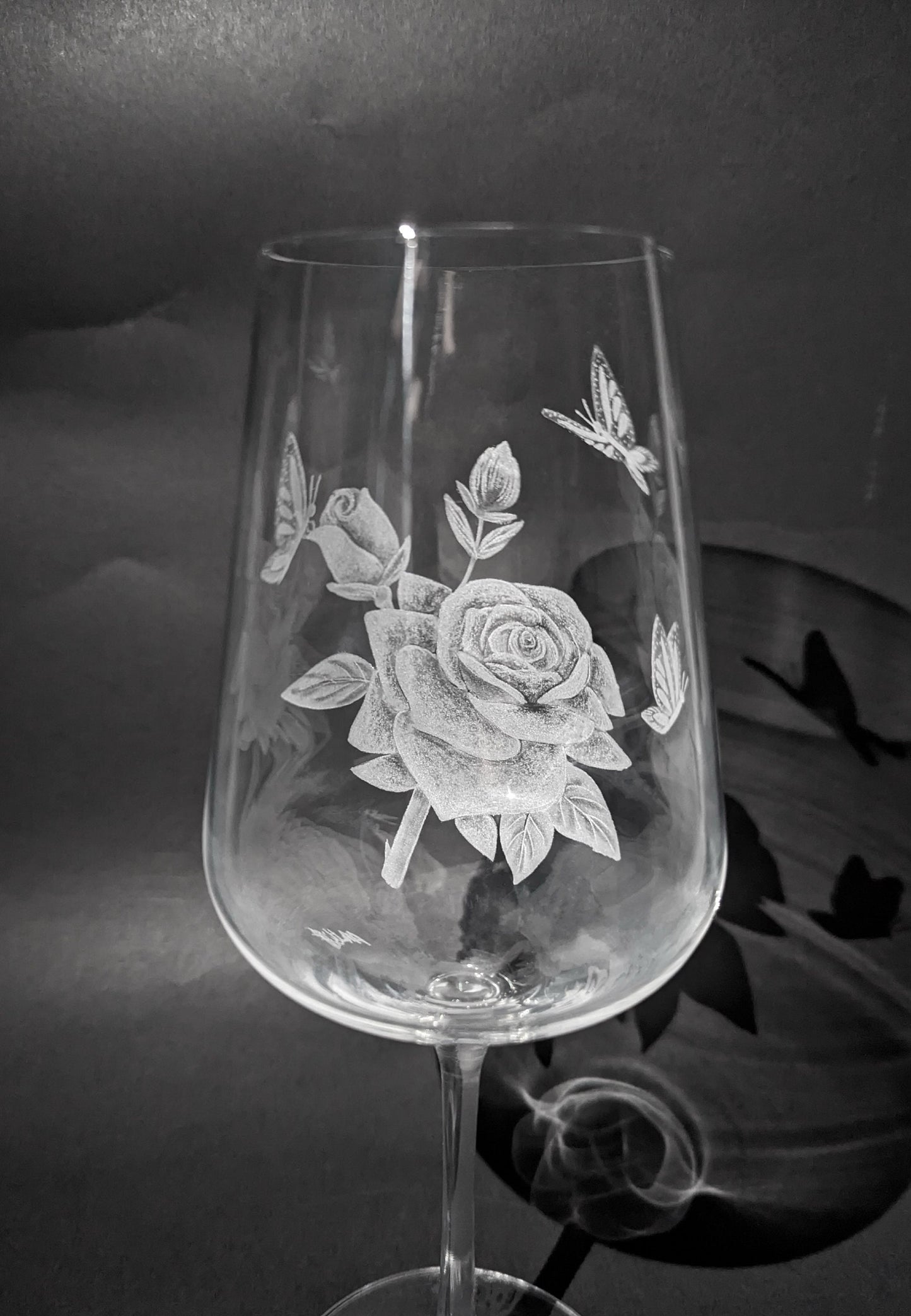 Hand Engraved Rose Wine Glass – Romantic Rose Flower Gift
