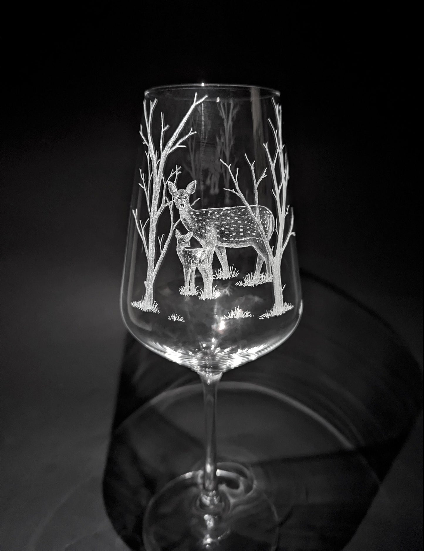 Hand Engraved Mum & Baby Deer Wine Glass – Unique Deer Gift