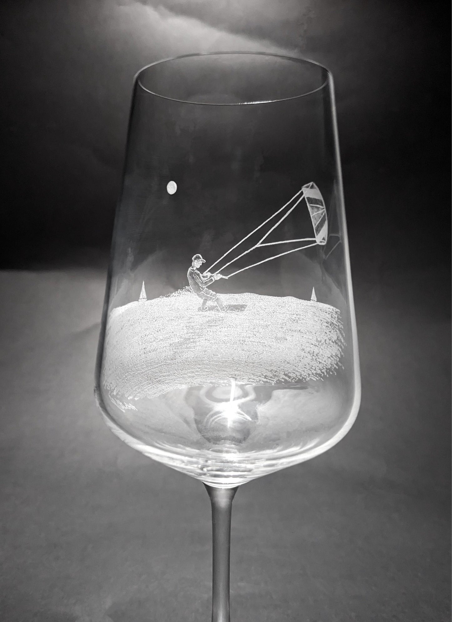 Hand Engraved Kitesurfing Wine Glass – Kite surfer Gift