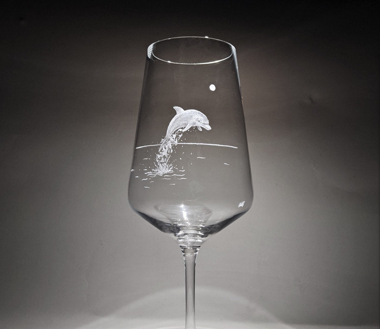 Hand Engraved Dolphin Wine Glass – Ocean Gift