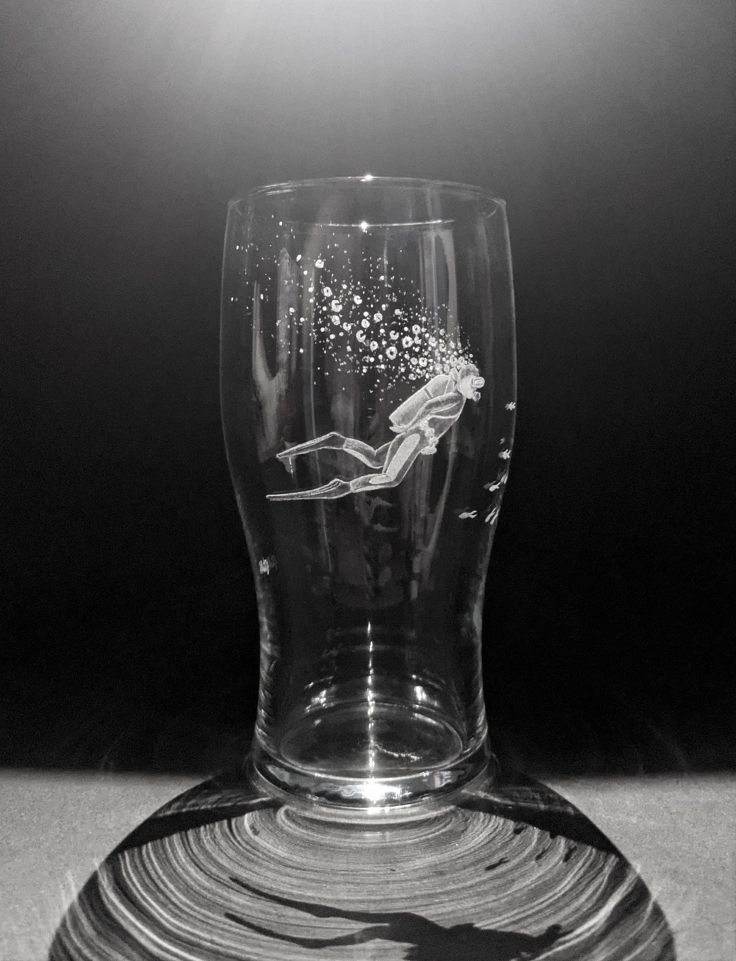 Hand Engraved Scuba Diver Pint Glass – Personalised Diving Gift