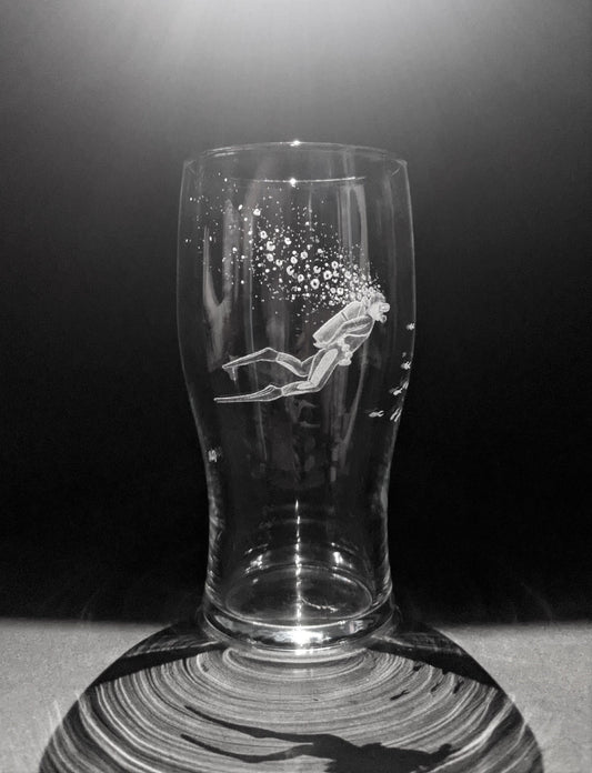 Hand Engraved Scuba Diver Pint Glass – Personalised Diving Gift