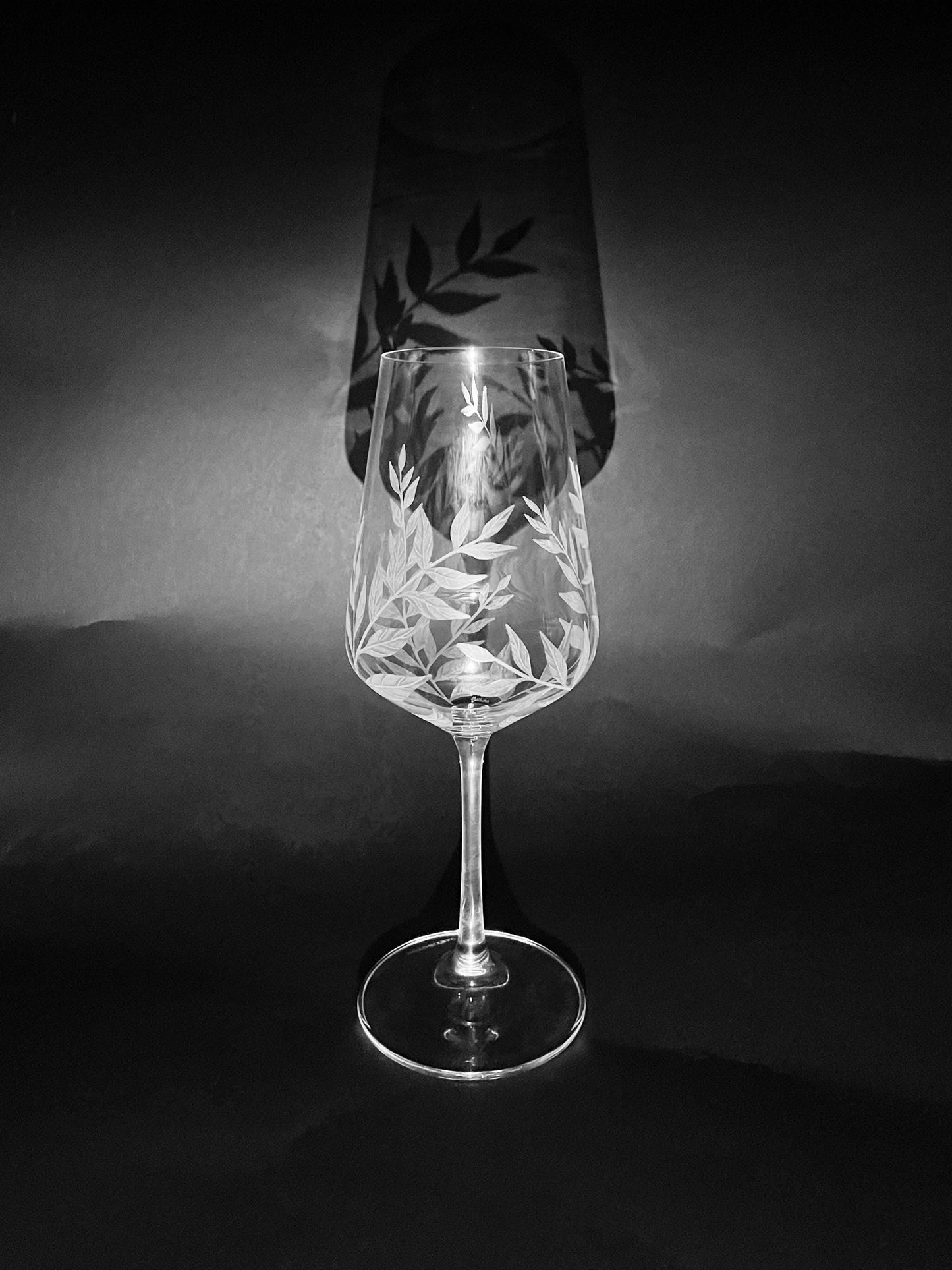 Personalisable Leaf Wine Glass - Hand Engraved Leaves