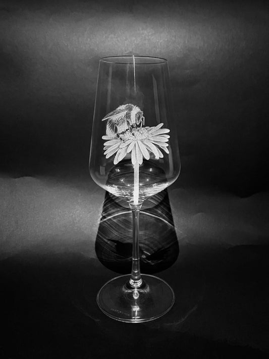 Hand Engraved Bee and Daisy Wine Glass - Bumble Bee and Flower Gift