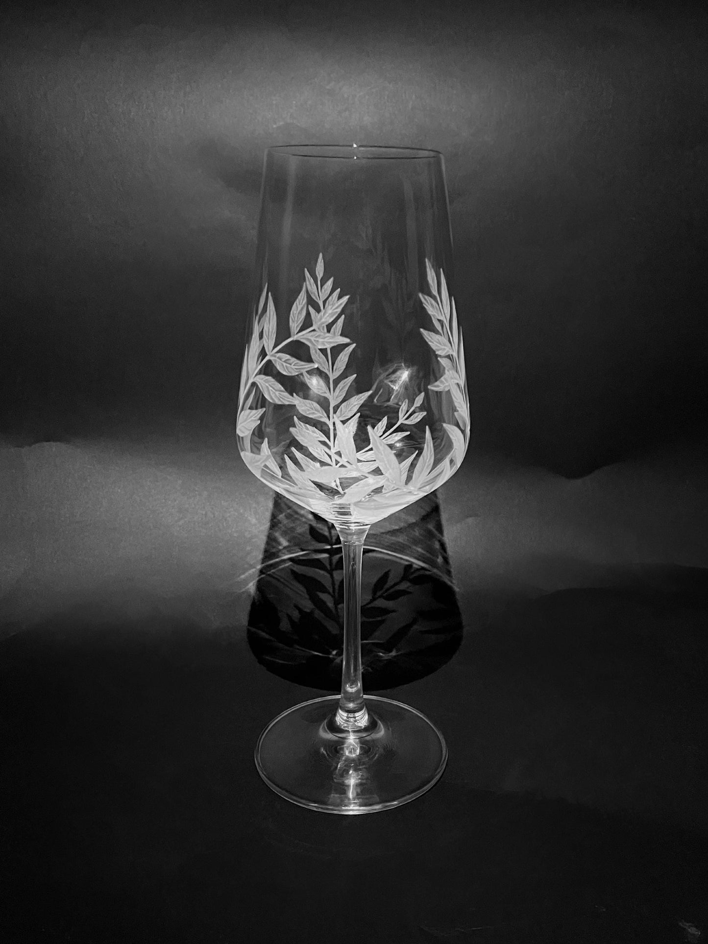 Personalisable Leaf Wine Glass - Hand Engraved Leaves