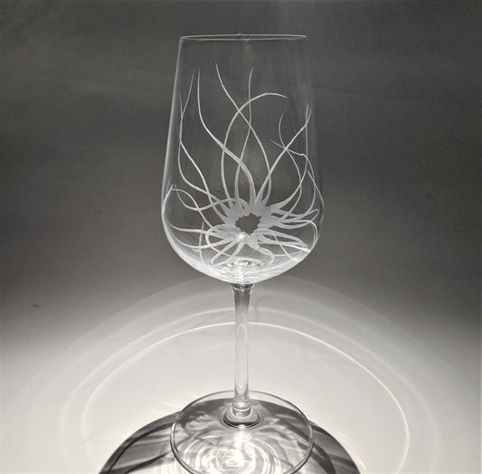 Hand Engraved Sea Anemone Wine Glass – Marine Life Ocean Gift