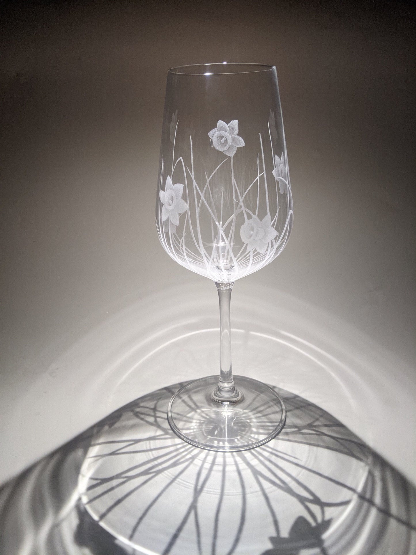 Hand Engraved Daffodil Wine Glass - Daffodil Glass Art