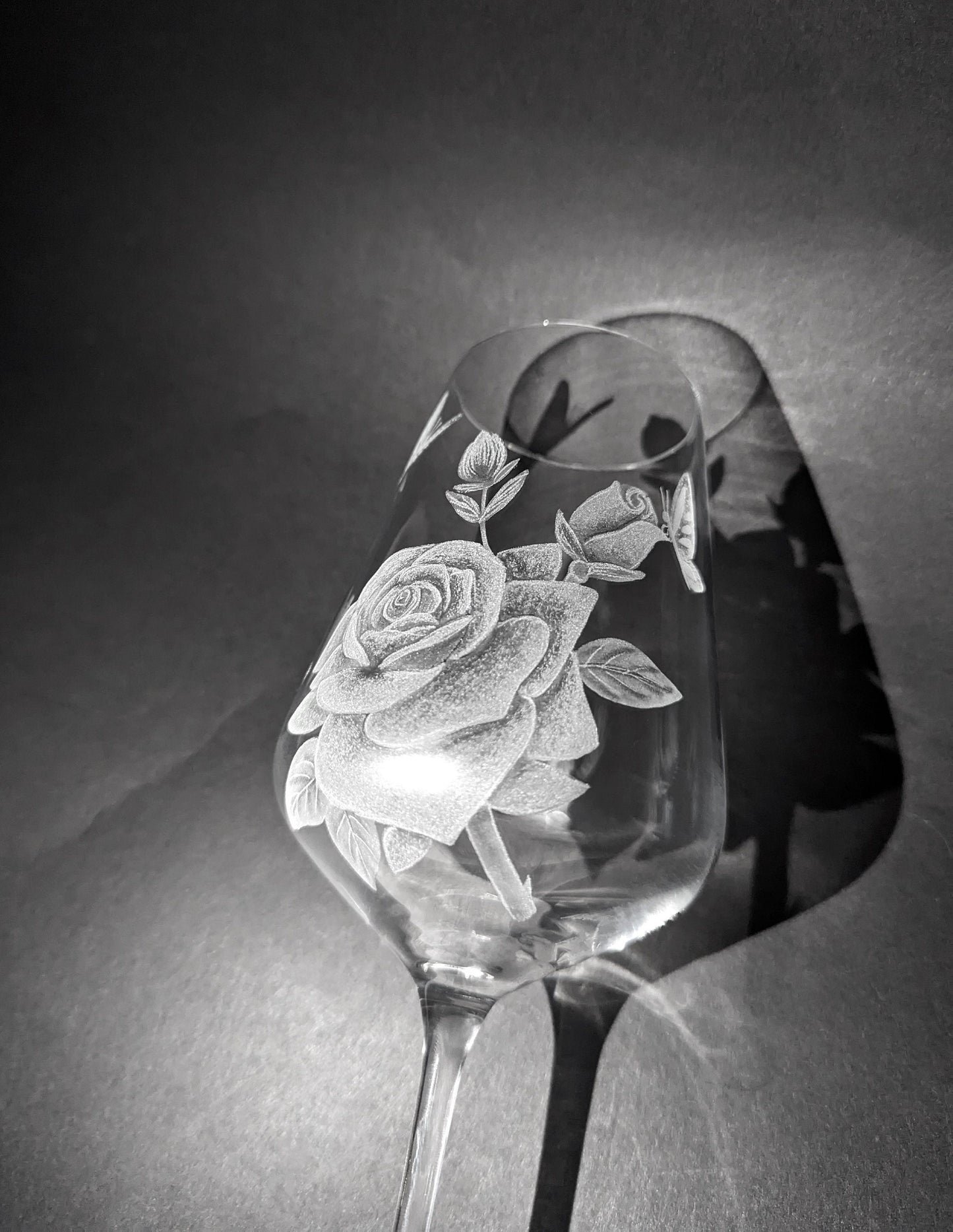 Hand Engraved Rose Wine Glass – Romantic Rose Flower Gift