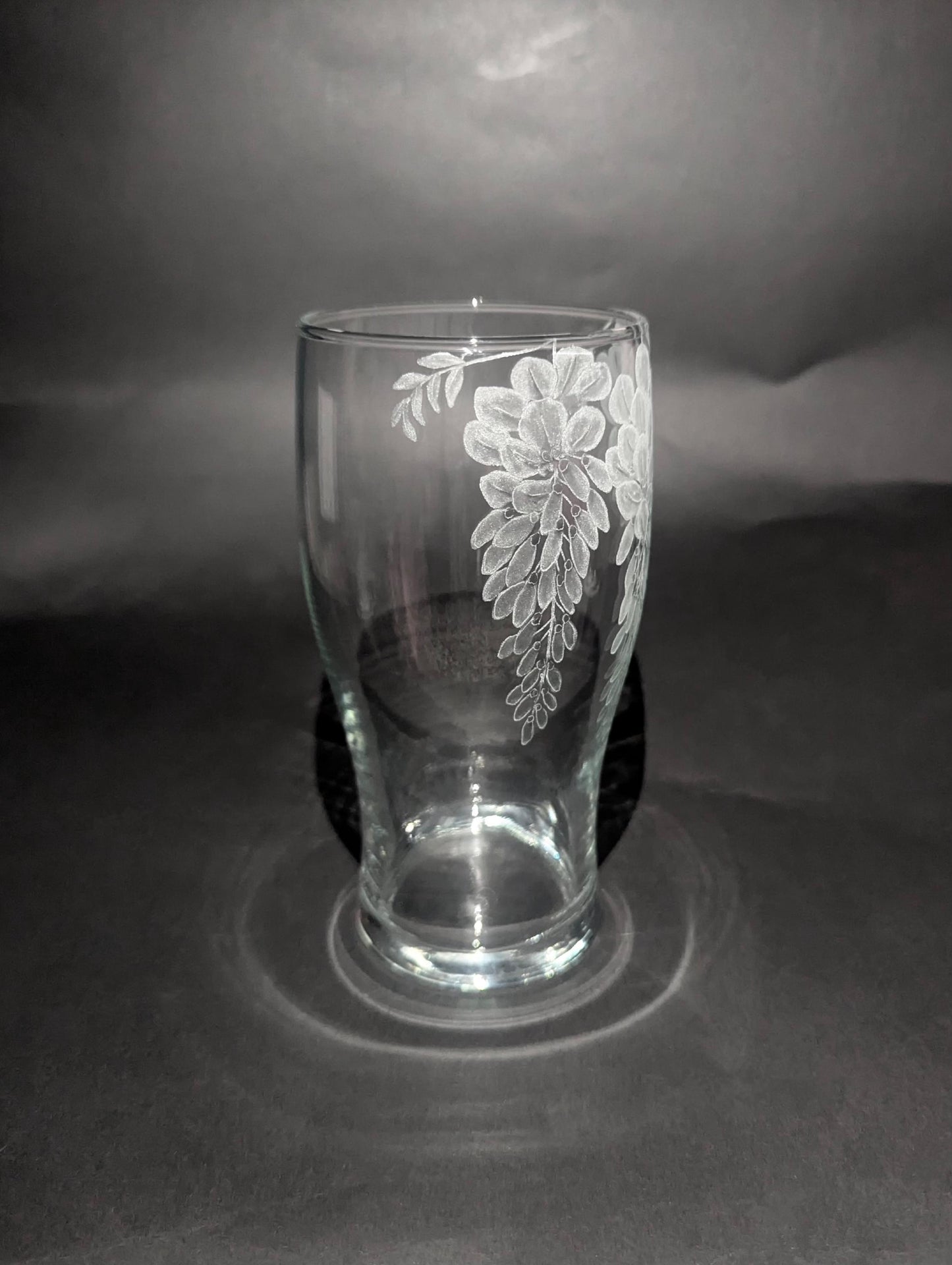 Hand Engraved Wisteria Flowers Pint Glass - Wisteria Gifts