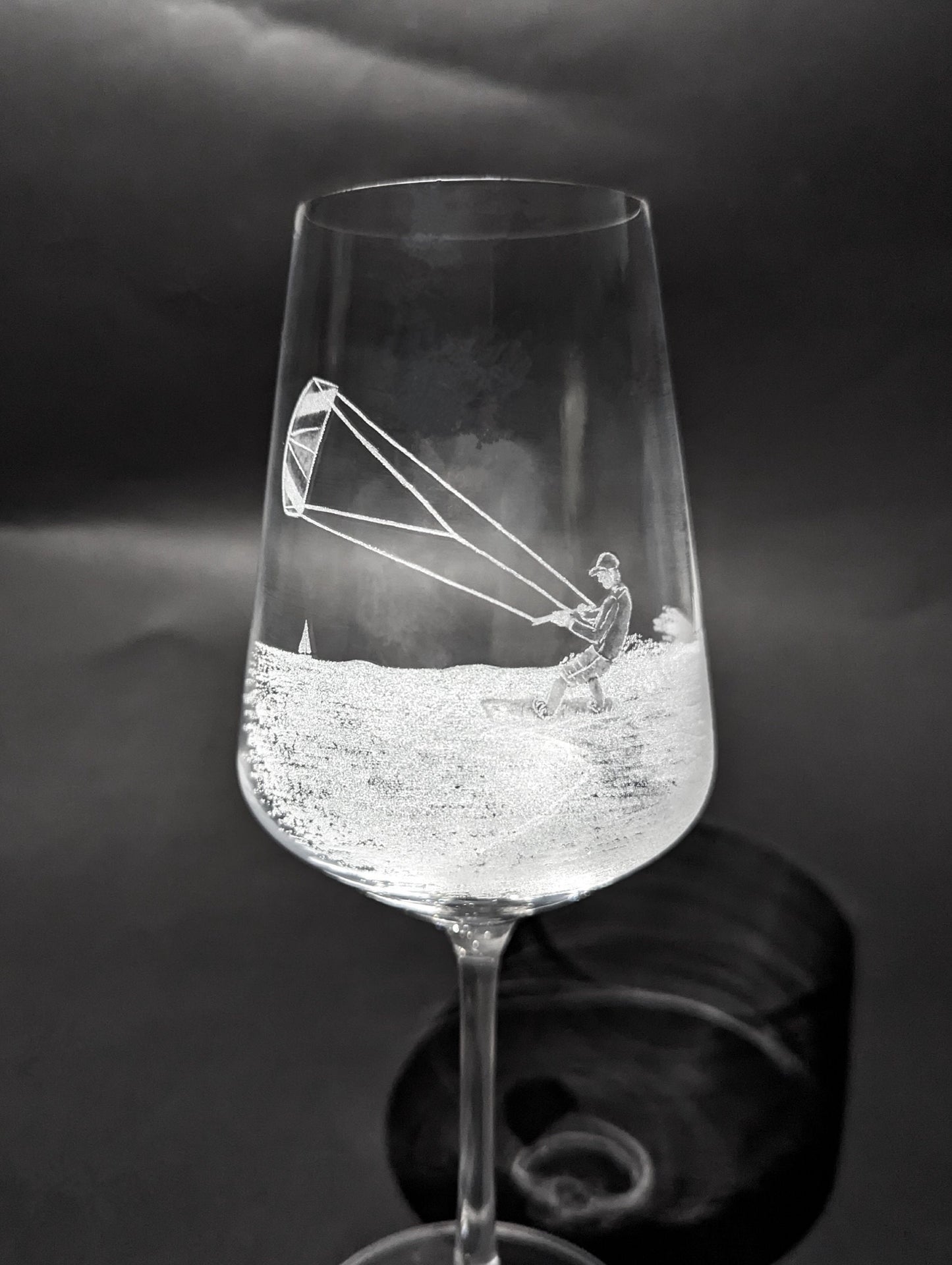 Hand Engraved Kitesurfing Wine Glass – Kite surfer Gift