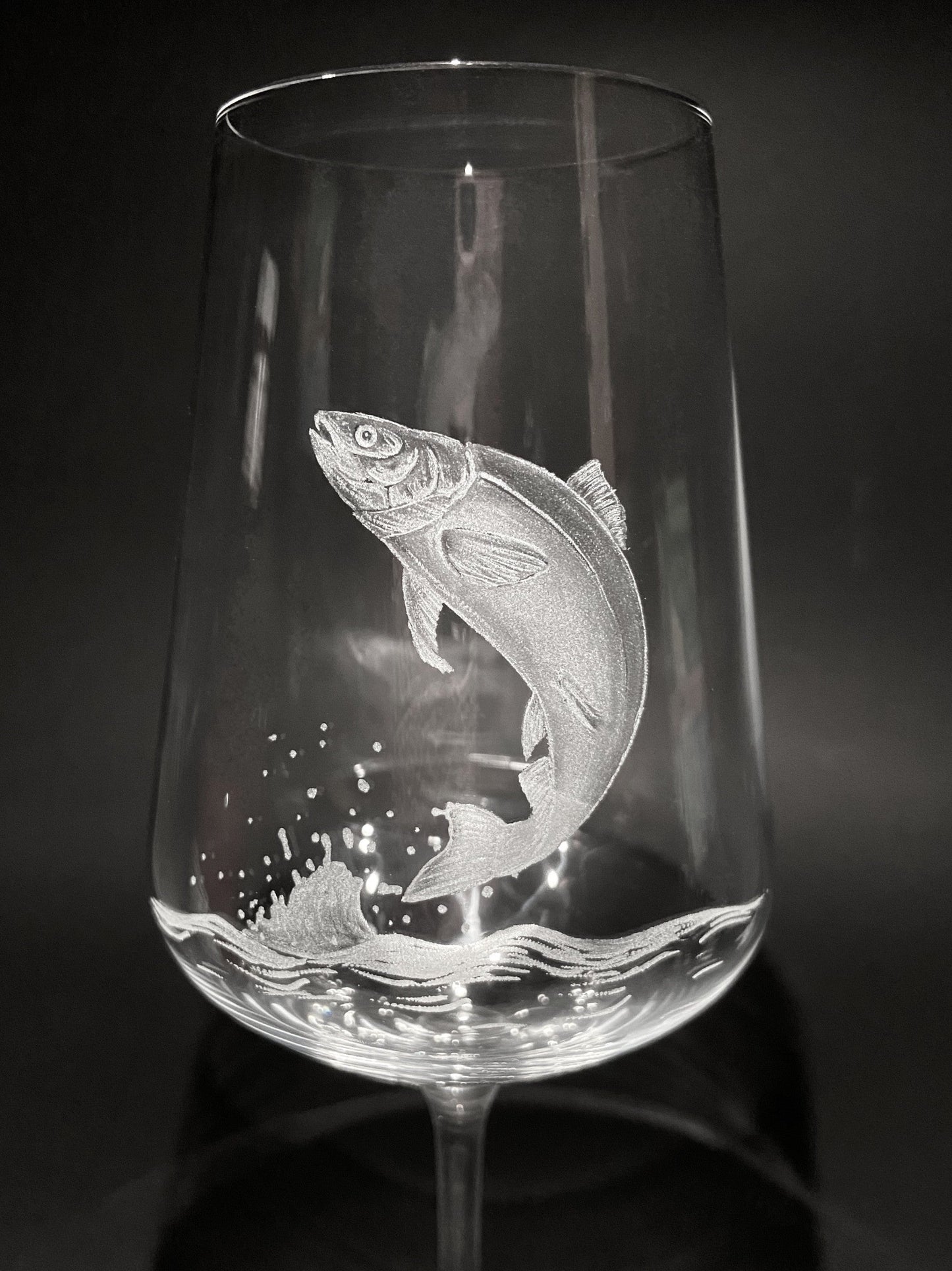 Hand Engraved Salmon Wine Glass – Fishing Gift